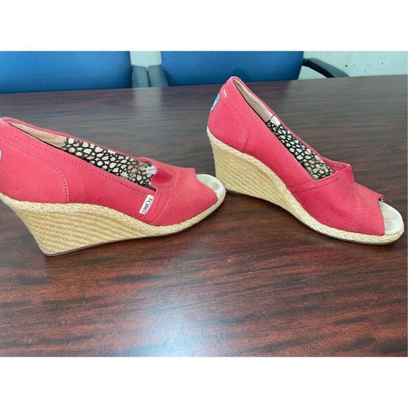 Toms Red Wedge Open Toe Sandals Size 7.5 - Picture 2 of 7